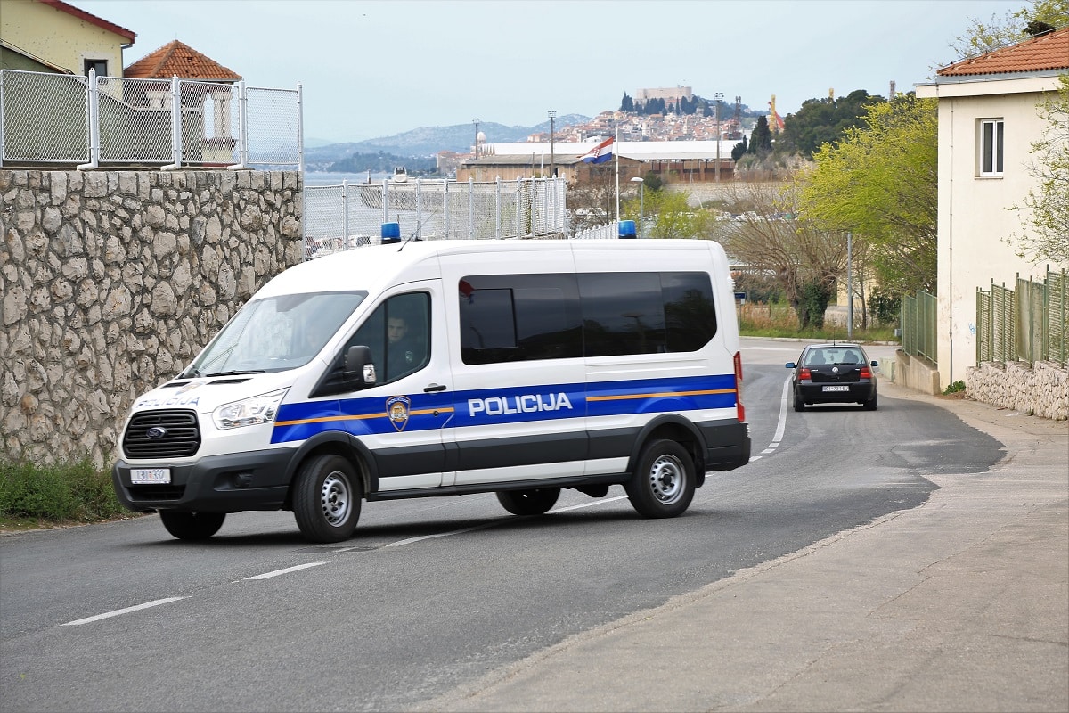 Featured image for “MURTER Mlada lopovica 87-godišnjaku ukrala 8000 kuna”