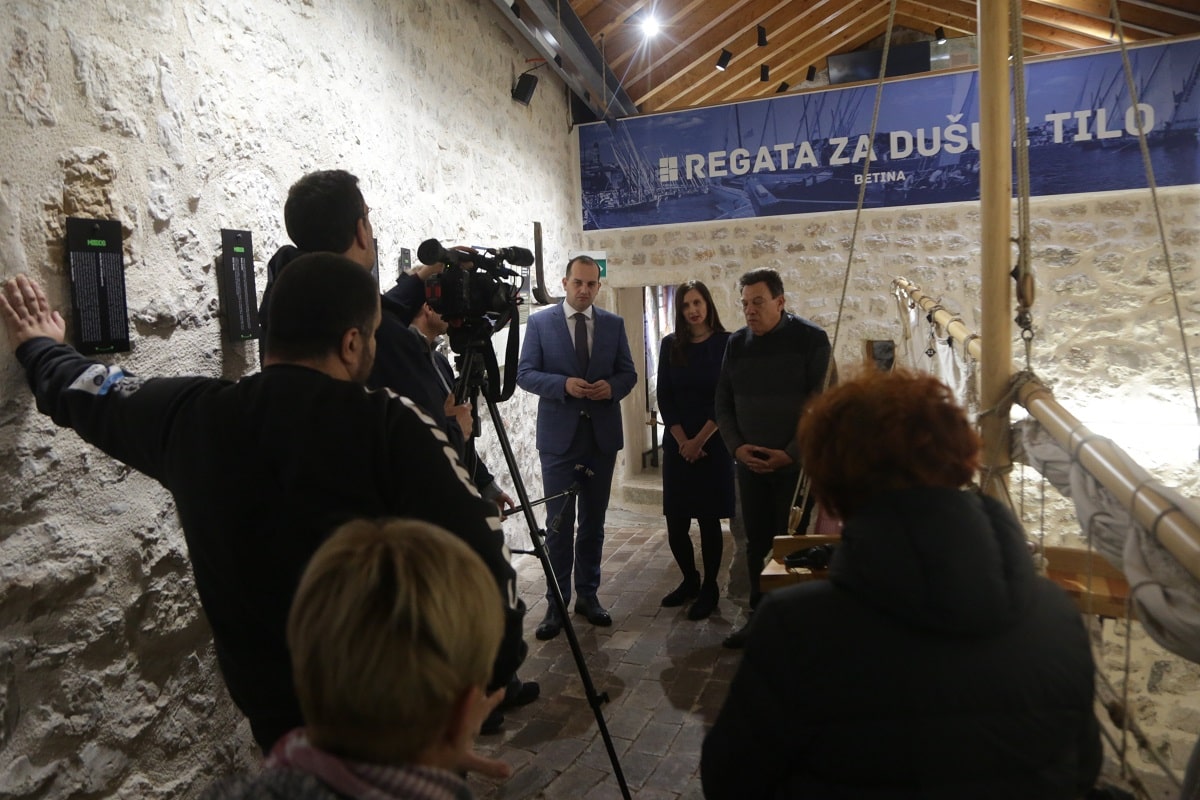 Featured image for ““PUCANJ U ČELO” Ukidaju se Turističke zajednice Betine i Jezera”