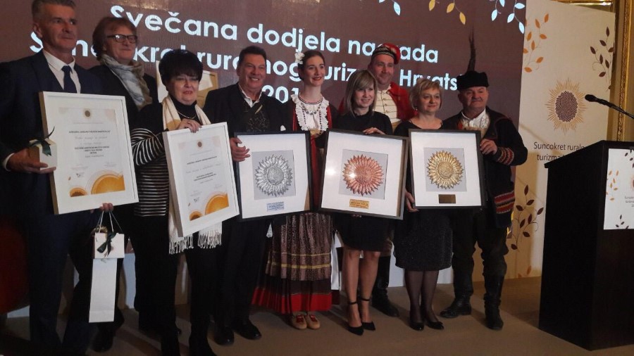 Featured image for “Priznanje za Jezerski mornarski bal”