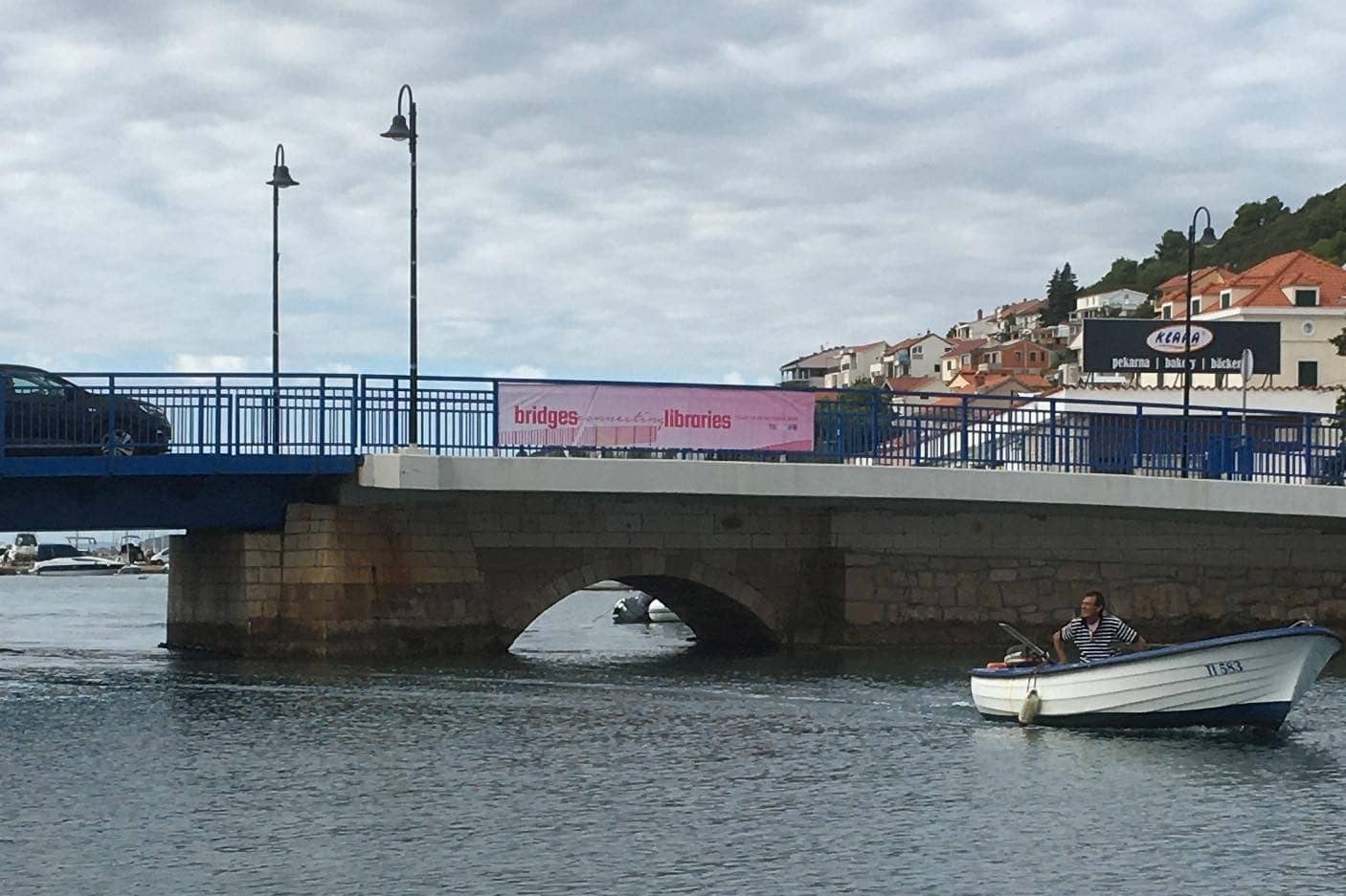 Featured image for “Tisno večeras postaje središte europskog knjižničarstva”