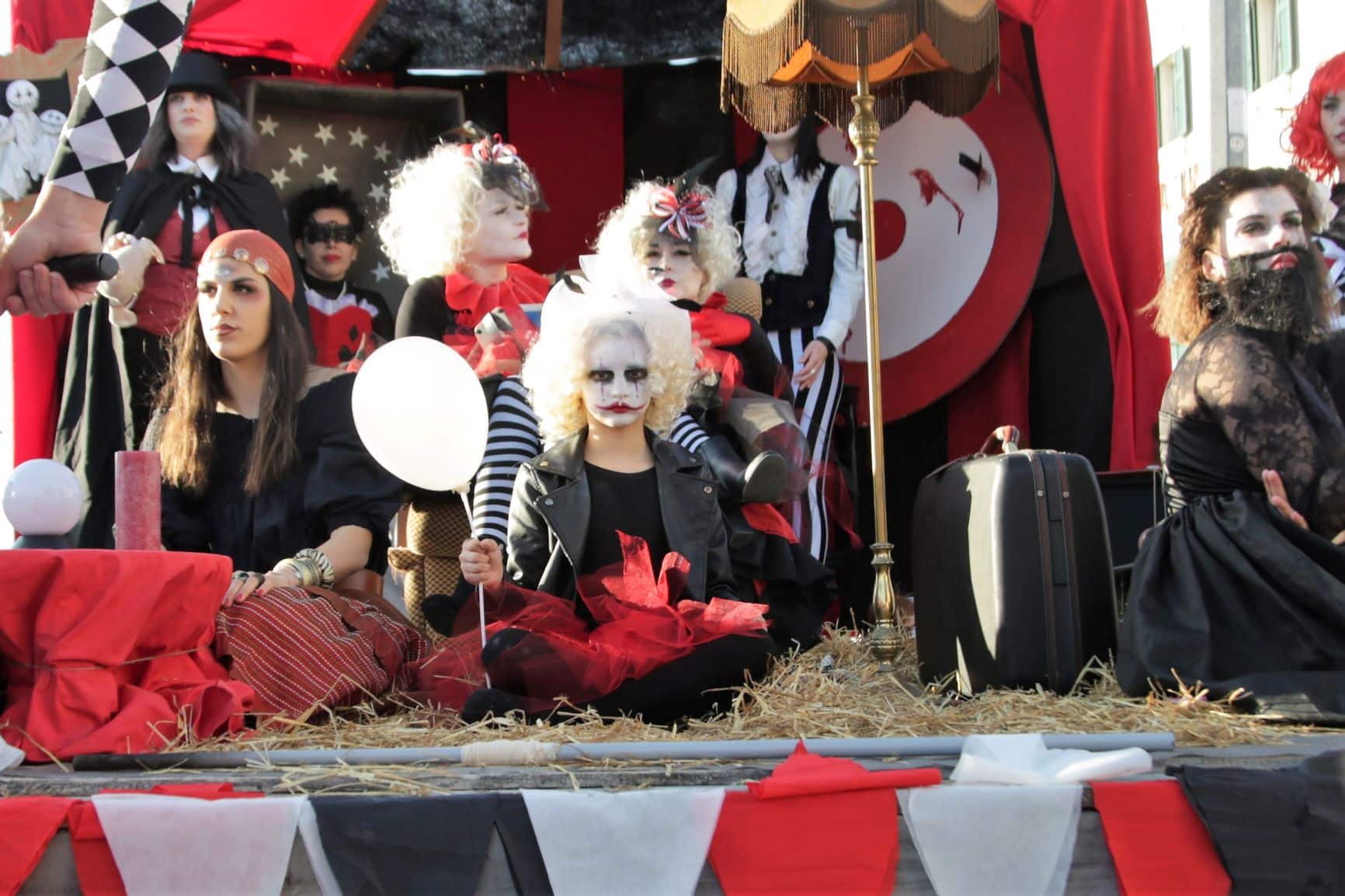 Featured image for “U Tisnom otvoren karneval – Betina i Jezera defiliraju danas, Pirovac sutra, na pokladni utorak svi u Murteru”
