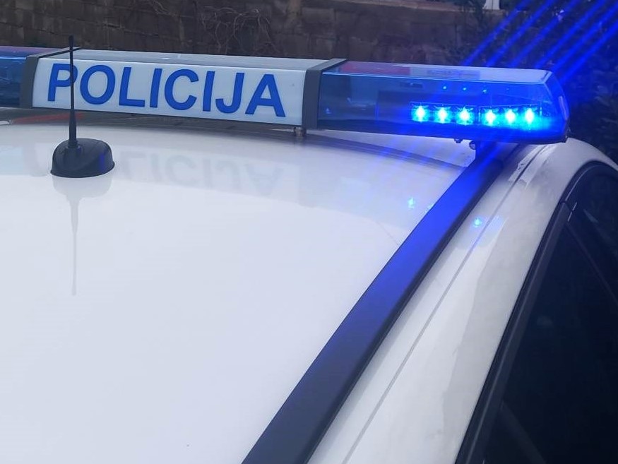 Featured image for “Apel šibenske policije: Ne prodajite petarde djeci i ne bacajte ih u gužvi!”