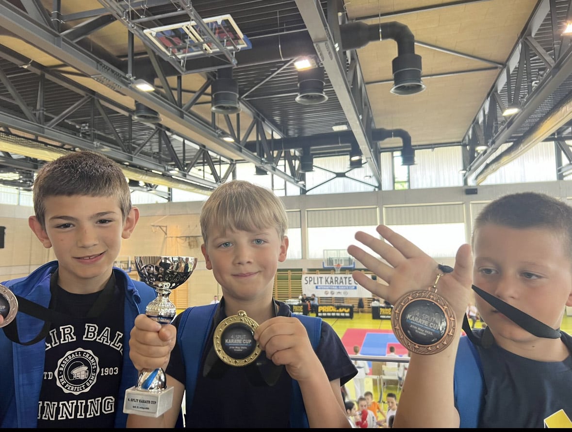 Featured image for “U Murter stiglo čak devet trofeja 4. Split Karate Kupa!”